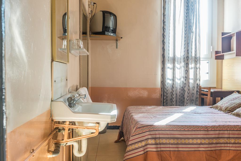 Hostel Turisol Βαρκελώνη Εξωτερικό φωτογραφία